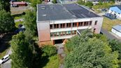 Třípodlažní průmyslový objekt o podlahové ploše cca 3.000 m2 s okolními pozemky, cena 14450000 CZK / objekt, nabízí 