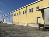 Nabízíme k pronájmu průmyslovou halu v Kuřimi, cena 1200 CZK / m2 / rok, nabízí 