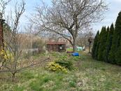 Nabízíme k prodeji zahradu s dřevěnou chatkou v klidné chatové lokalitě v obci Střelice u Brna, cena 1300000 CZK / objekt, nabízí 