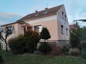 Nabízíme k prodeji samostatně stojící rodinný dům v oblíbené lokalitě Zastávka u Brna., cena 24000000 CZK / objekt, nabízí Vatoreal