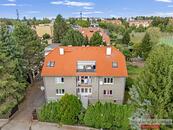 Prodej prostorného bytu 3+1 se soukromou zahrádkou a třemi sklepy v Klecanech, cena 7600000 CZK / objekt, nabízí 