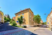 Prodej útulného bytu 2+1 s balkonem v Karlových Varech - Drahovicích, cena 3580000 CZK / objekt, nabízí VOYTA reality s.r.o.