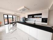 Penthouse 5+kk se střešní terasou a 360DEG výhledem na Brno., cena cena v RK, nabízí 