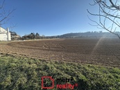 Prodej pozemku (orná půda) o výměře 18 581 m2 v rezervě jako plocha bydlení, cena 27880000 CZK / objekt, nabízí