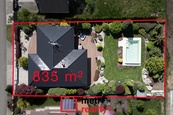 Stylový bungalov 4+1 s krásnou zahradou, bazénem a kompletním vybavením / Olšany u Prostějova