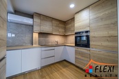 Pronájem moderního bytu 2+kk se zasklenou lodžií, os.vl., 57,2 m2 , Moravská Ostrava, ul. Petra Křičky, cena 15000 CZK / objekt / měsíc, nabízí