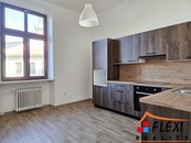 Pronájem bytu 2+1 s velkou šatnou v os.vl.,96 m2, na ul. Josefa Václava Sládka, Frýdek-Místek, cena 18000 CZK / objekt / měsíc, nabízí FLEXI REALITY s.r.o.