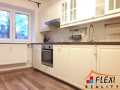 Nabízíme pronájem bytu porekonstrukci s balkonem a komorou 53m2 - ul. Gerasimovova, Ostrava - Zábřeh, cena 15000 CZK / objekt / měsíc, nabízí 