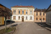 Investiční příležitost v centru Hořic, Činžovní dům s pěti byty a povolením k půdní vestavbě, cena 15990000 CZK / objekt, nabízí CENTURY 21 Stereo Reality