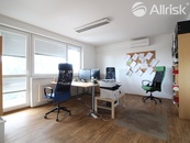 Podnájem kancelářského celku 85 m2 s terasou 15 m2 v prvním patře RD, cena 18000 CZK / objekt / měsíc, nabízí Allrisk reality & finance s.r.o.