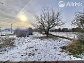 PRODEJ OPLOCENÉ ZAHRADY 650m2 S MOŽNOSTÍ VÝSTAVBY RD, cena 2800 CZK / m2, nabízí Allrisk reality & finance s.r.o.