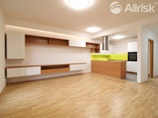 PRONÁJEM PROSTORNÉHO BYTU 2+kk 63 m2 S ŠATNOU, BALKONEM, SKLEPEM A PARKOVACÍM STÁNÍM, cena 21900 CZK / objekt / měsíc, nabízí Allrisk reality & finance s.r.o.