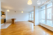 PRODEJ VÝJÍMEČNÉHO BYTU, 3. NADZEMNÍ PODLAŽÍ, 3+KK 75 m2, LODŽIE 3m2, 2 KOUPELNY, PRAHA - VINICE, cena 13390000 CZK / objekt, nabízí Allrisk reality & finance s.r.o.