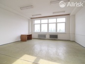 PRONÁJEM RŮZNĚ VELKÝCH KANCELÁŘÍ 13-70 m2 V PROVOZNÍ BUDOVĚ