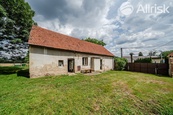 Vesnický RD 3+1 + půda s výhledem na hrad. k rekonstrukci, pozemek 2830 m2, cena 3480000 CZK / objekt, nabízí 