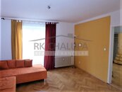 Pronájem zděného bytu 2+1, 61 m2, 2.NP, Čechova ul., České Budějovice, sklep, zahrada, parkování, cena 14800 CZK / objekt / měsíc, nabízí 