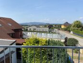 Pronájem bytu 3+1 v rodinném domě, Kamenný Újezd, ul. 5. května, 60 m2, 1. patro, cena 12990 CZK / objekt / měsíc, nabízí RK CHALUPA s.r.o.
