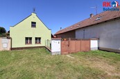 Prodej rodinného domu 3+kk v Kounicích u Českého Brodu, celková výměra pozemku 768 m2, cena 4750000 CZK / objekt, nabízí