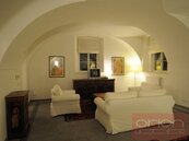 Pronájem zařízeného bytu: Praha 1 - Malá Strana, Vlašská, cena 49000 CZK / objekt / měsíc, nabízí