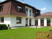 Pronájem domu s vnitřním bazénem: Praha 6 - Nebušice, V Březinkách, cena 93600 CZK / objekt / měsíc, nabízí ORION Realit s.r.o.