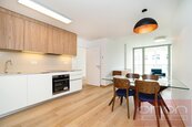 Pronájem zařízeného bytu s terasou: Praha 5 - Smíchov, Holečkova, cena 1800 EUR / objekt / měsíc, nabízí 