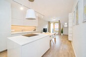 Pronájem moderního bytu s balkonem a garážovým stáním: Praha 5 - Smíchov, Pod Kavalírkou, cena 45000 CZK / objekt / měsíc, nabízí ORION Realit s.r.o.