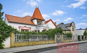 Prodej výjimečné prvorepublikové vily s rozlehlou zahradou: Praha 10 - Strašnice, cena cena v RK, nabízí 