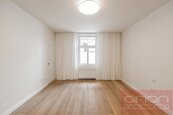 Pronájem klimatizovaného bytu s balkonem: Praha 3 - Vinohrady, nám. Jiřího z Poděbrad, cena 2264 EUR / objekt / měsíc, nabízí ORION Realit s.r.o.