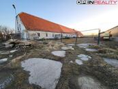 Zemědělský areál - 3100 m2, Koněšín 10km od Třebíče, cena 8500000 CZK / objekt, nabízí 