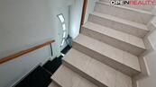 podkrovní byt 4+1 v RD v centru obce Prštice u Brna(..s výbornou dostupností - 16 km od Brna ), cena 17500 CZK / objekt / měsíc, nabízí 