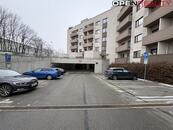 Pronájem parkovacího stání na ulici Kigginsova, cena 2000 CZK / objekt / měsíc, nabízí 