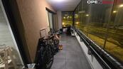 Pronájem velmi pěkného bytu 2+kk, Praha 4, novostavba s velkou lodžií a garážovým stáním, cena 26000 CZK / objekt / měsíc, nabízí OPENREALITY, realitní kancelář, s.r.o.