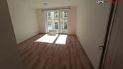 Podnájem velmi pěkného z části zařízeného cihlového bytu 2+kk s balkonem + gar. stání, cena 21000 CZK / objekt / měsíc, nabízí 