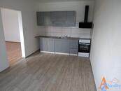 Nabízíme pronájem bytové jednotky 2+1 s lodžií, OV, V Sídlišti 390, Děčín, po celkové rekonstrukci, cena 8900 CZK / objekt / měsíc, nabízí 