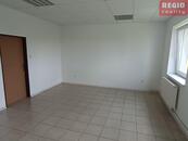 Kancelář s dobrou dostupností a parkováním na okraji města, cena 5700 CZK / objekt / měsíc, nabízí 