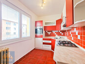 Pronájem prostorného bytu 2+1 (55,5 m2) se sklepní kójí, Praha 3 - Žižkov, ul. Na vrcholu, cena 22000 CZK / objekt / měsíc, nabízí 