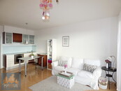 Prodej světlého bytu 1+kk/B (38 m2), Praha 8 -Troja, Hnězdenská, cena 6499000 CZK / objekt, nabízí 