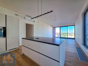 Pronájem moderního bytu 3+kk s balkonem, garážovým stáním a sklepem - Lerausova, Praha 5, cena 42000 CZK / objekt / měsíc, nabízí 