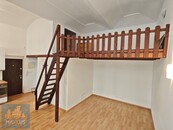 Pronájem bytu 1+kk (30 m2), Praha 5 - Smíchov, Křížová, cena 16000 CZK / objekt / měsíc, nabízí Maxxus reality