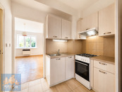 Pronájem světlého bytu 2+kk se zahradou v klidné části Podolí, Praha 4 - Kaplická, cena 16300 CZK / objekt / měsíc, nabízí 