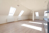 Pronájem nového podkrovního bytu 2+kk (100 m2), Praha 2 - Vinohrady, Chodská, cena 34900 CZK / objekt / měsíc, nabízí 