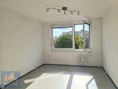 Pronájem bytu 1+kk (29 m2), Praha 5 - Hlubočepy, Peškova, cena 12000 CZK / objekt / měsíc, nabízí 
