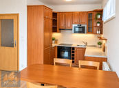 Pronájem prostorného bytu 2+kk, 71 m2 s balkonem, Praha 10 - Strašnice, cena 24800 CZK / objekt / měsíc, nabízí 