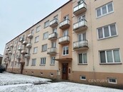 Prodej světlého bytu 2+1 s balkony a sklepy ve zděném domě, cena 2990000 CZK / objekt, nabízí 