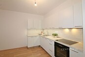 Dlouhodobý podnájem bytu 2+kk s lodžií, parkováním a sklepem v nové Rezidenci U Šárky, cena 23500 CZK / objekt / měsíc, nabízí 
