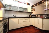 Prodej bytu 2+kk s parkovacím stáním, cena 6250000 CZK / objekt, nabízí 