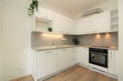 Pronájem bytu se zahrádkou a garážovým stáním, cena 18500 CZK / objekt / měsíc, nabízí CENTURY 21 General