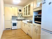 Prodej bytu 3+1 s lodžií, Zbraslav pouze 7 min od lesoparku Borovičky, cena 7950000 CZK / objekt, nabízí CENTURY 21 General