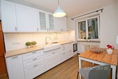 Pronájem útulného bytu 3+1 s balkonem, Klecany u Prahy, cena 25000 CZK / objekt / měsíc, nabízí 