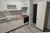 Nabízíme Vám moderní́ bydlení v srdci přírody - pronájem nových bytů 2+1 s parkováním v Srníně., cena 12900 CZK / objekt / měsíc, nabízí 